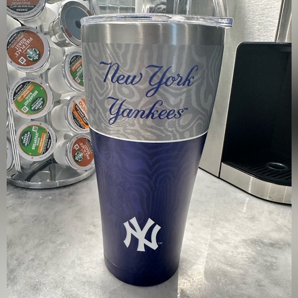 New York Yankees Tervis Traveler Stainless Steel BPA Free Tumbler - 30oz - Picture 2 of 11